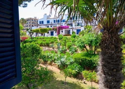 Newly Renovated 2 Bedroom Beachfront House Ситио-де-Калаонда Экстерьер фото